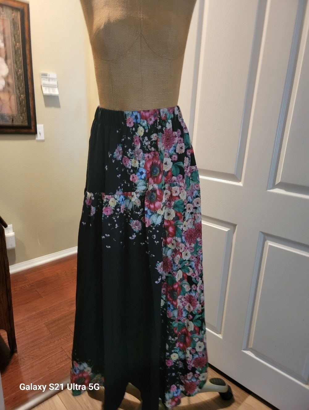 No Brands~                          Black Floral Maxi Skirt